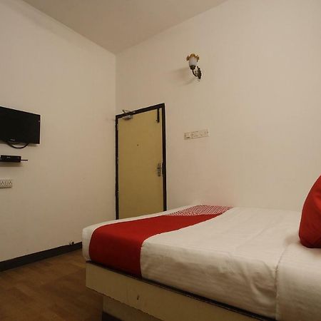 Oyo Flagship 40509 Hotel Mps Residential Tower Tiruppur Bagian luar foto