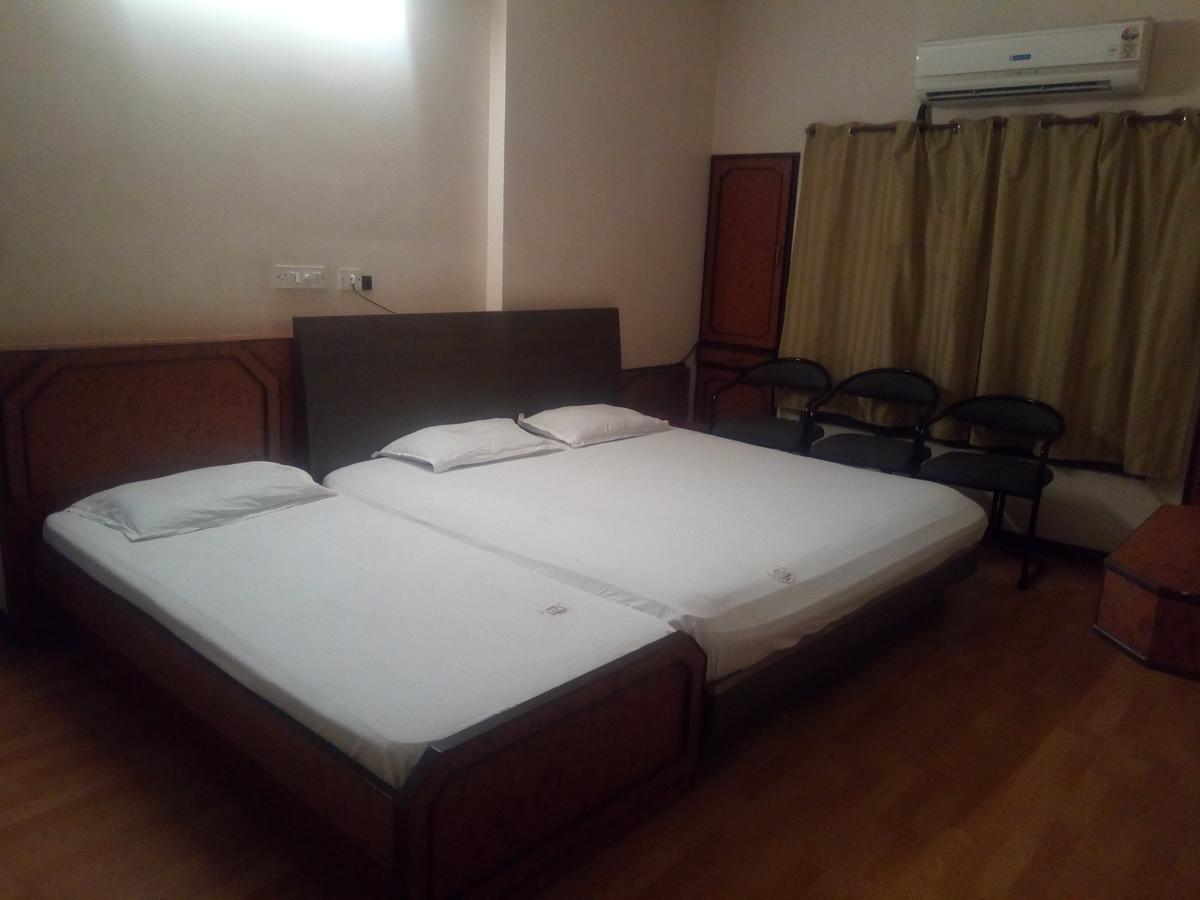 Oyo Flagship 40509 Hotel Mps Residential Tower Tiruppur Bagian luar foto