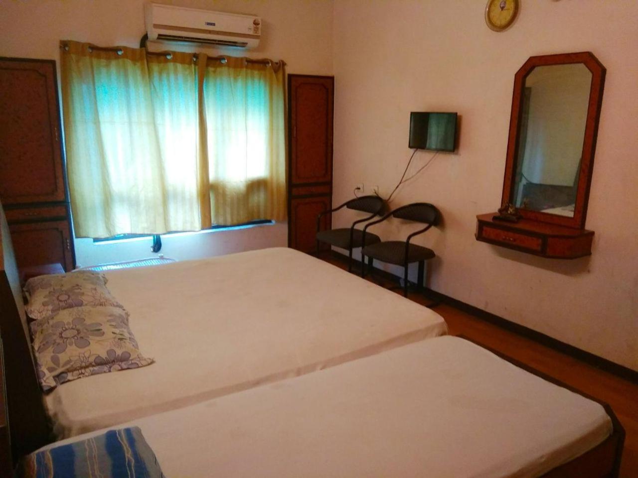 Oyo Flagship 40509 Hotel Mps Residential Tower Tiruppur Bagian luar foto