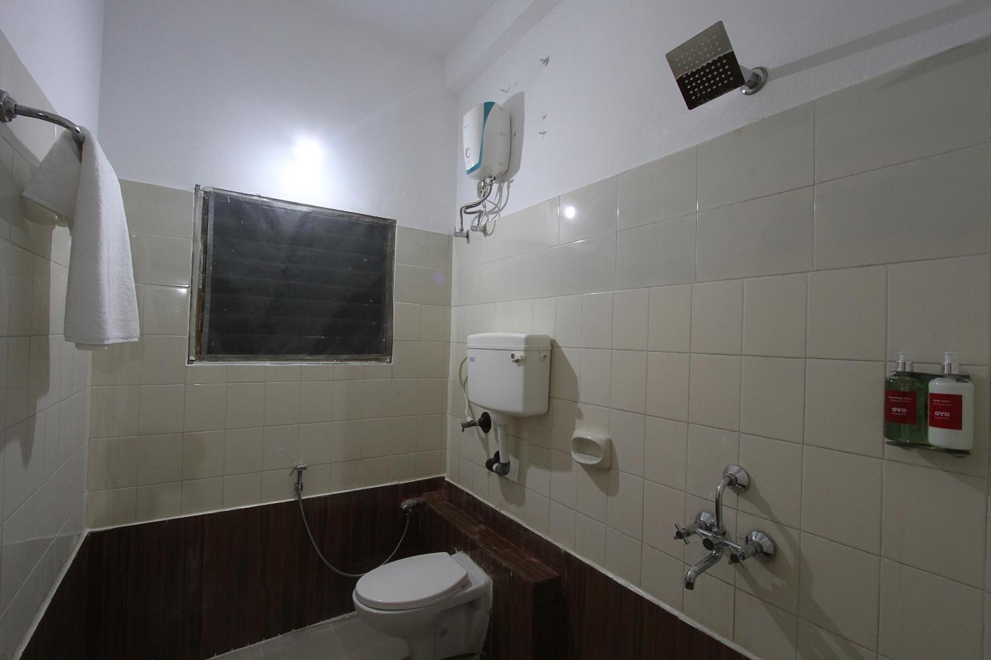 Oyo Flagship 40509 Hotel Mps Residential Tower Tiruppur Bagian luar foto